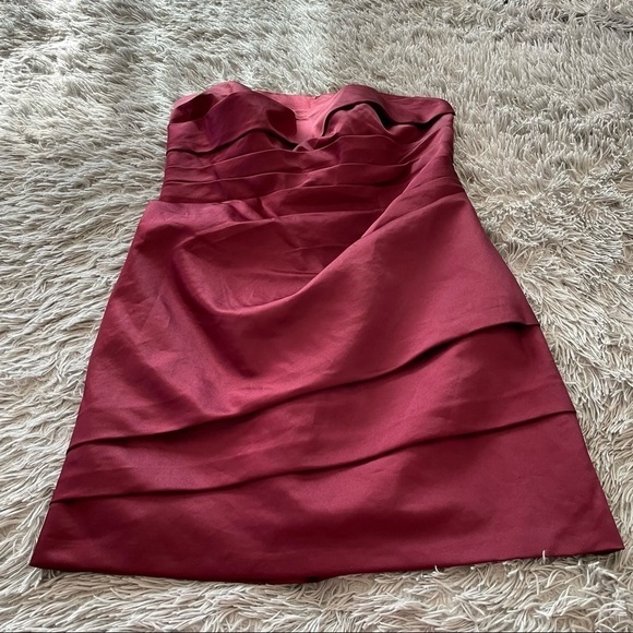 NWT David’s Bridal Short Pleated Satin Strapless Dress Style F14212 Wine Size 18 - Picture 14 of 15